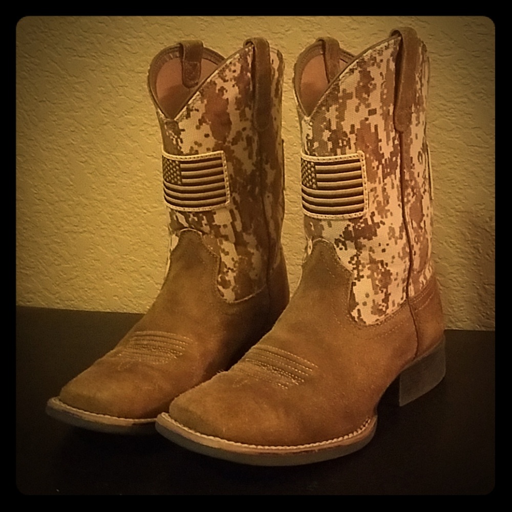 Kids Ariat desert military boots